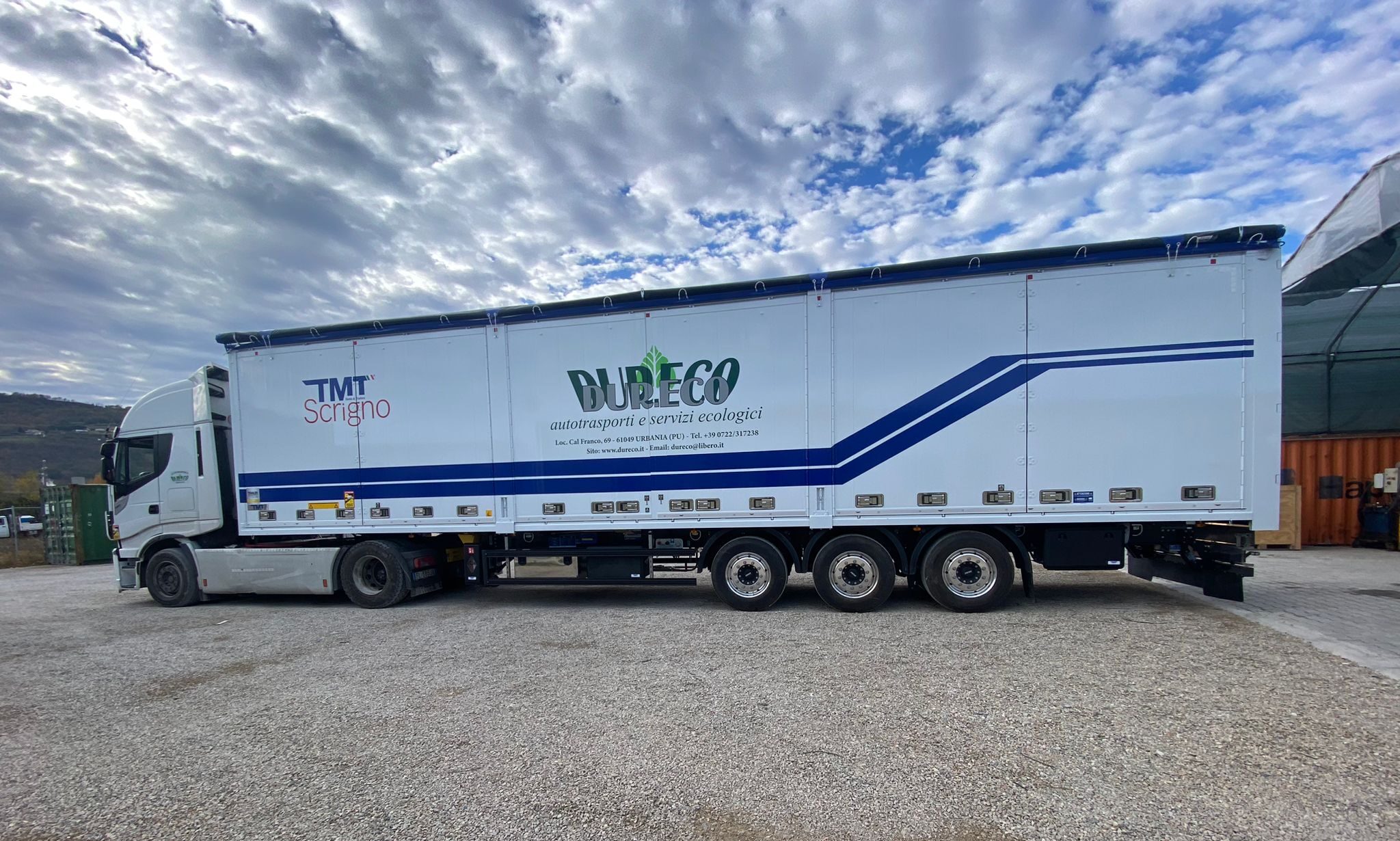 Dureco alla ricerca del semirimorchio perfetto, ha trovato le soluzioni innovative di TMT che hanno trasformato l’attività dell'azienda, specializzata in autotrasporti e servizi ecologici. Grazie alla storica partnership con TMT, oggi l’azienda marchigiana ha realizzato una conversione quasi completa della sua flotta che conta ben 12 semirimorchi TMT.